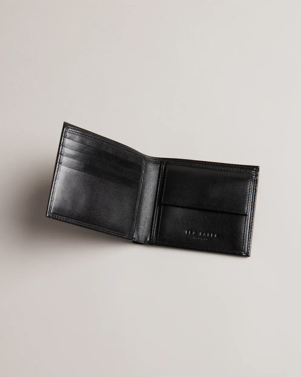 PRUGS: Embossed Corner Leather Bifold Coin Wall