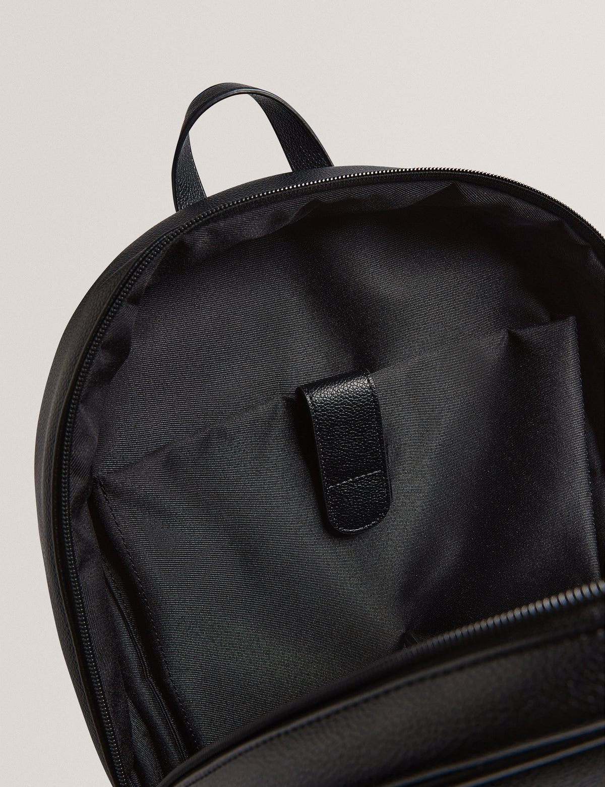 KEVIIN: Stripe PU Backpack