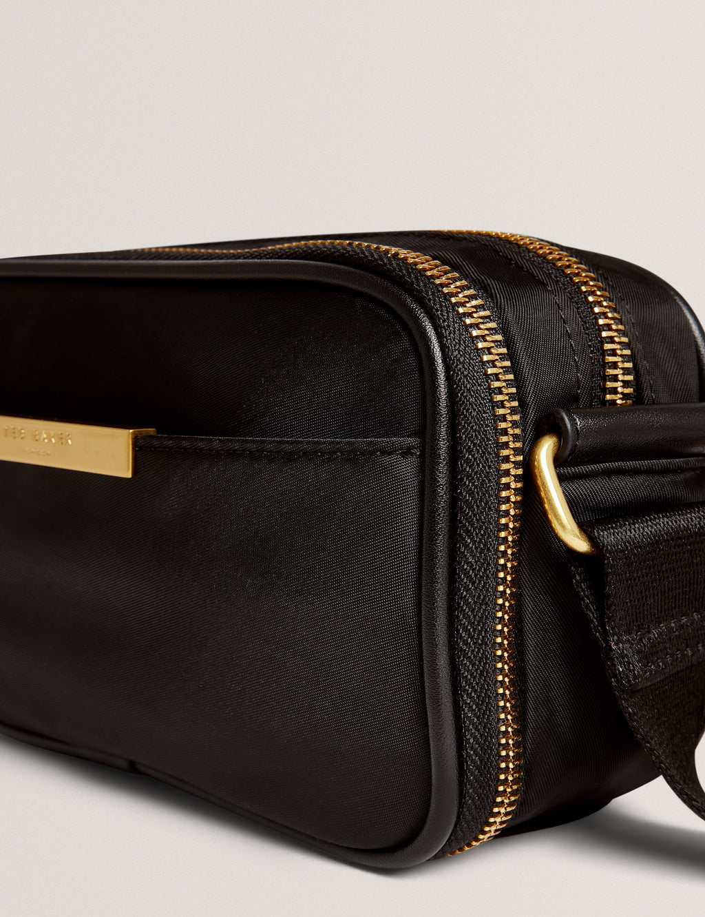 NYKILA: Small Cross Body Bag