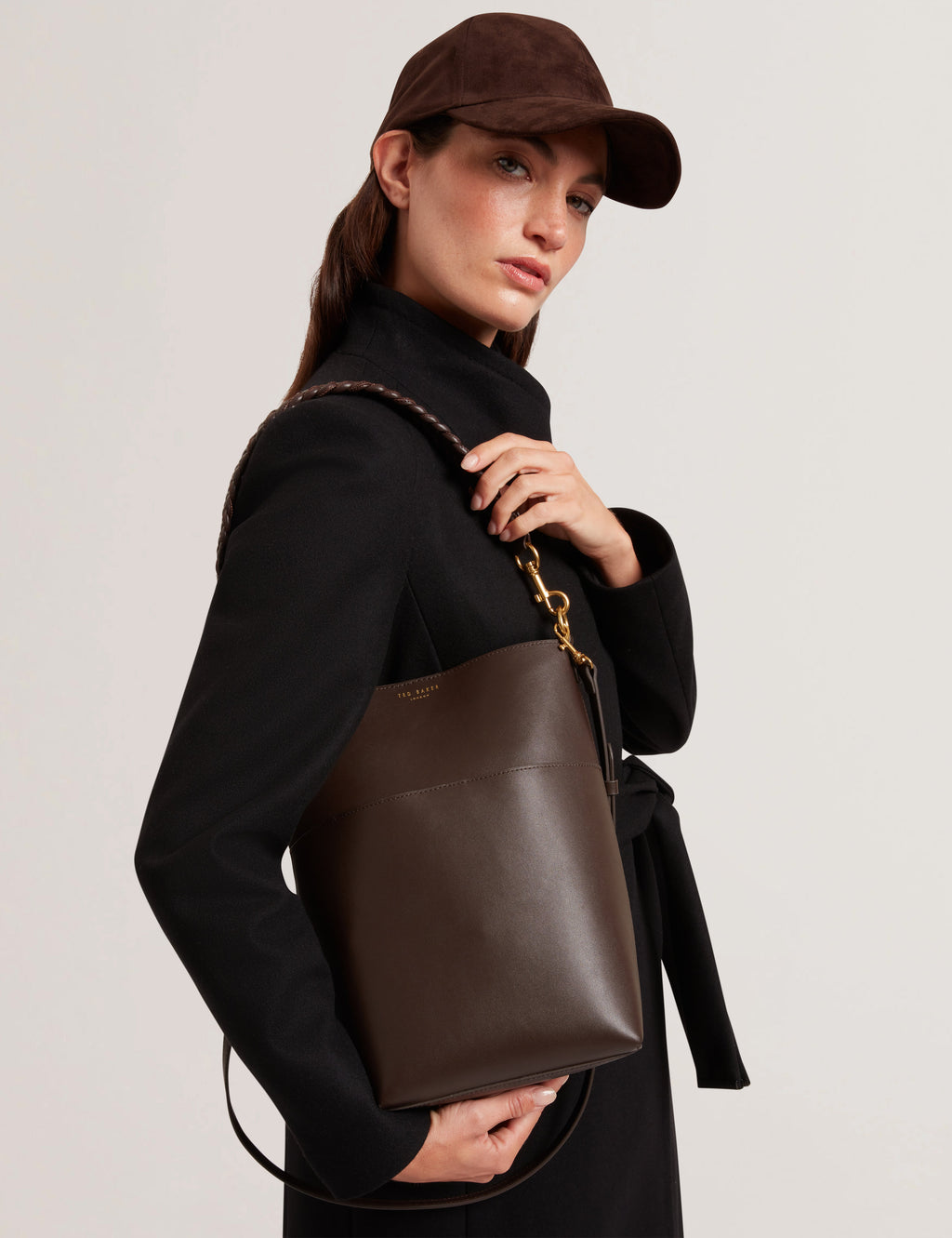 WANNDA: Weave Handle Leather Medium Bucket Bag