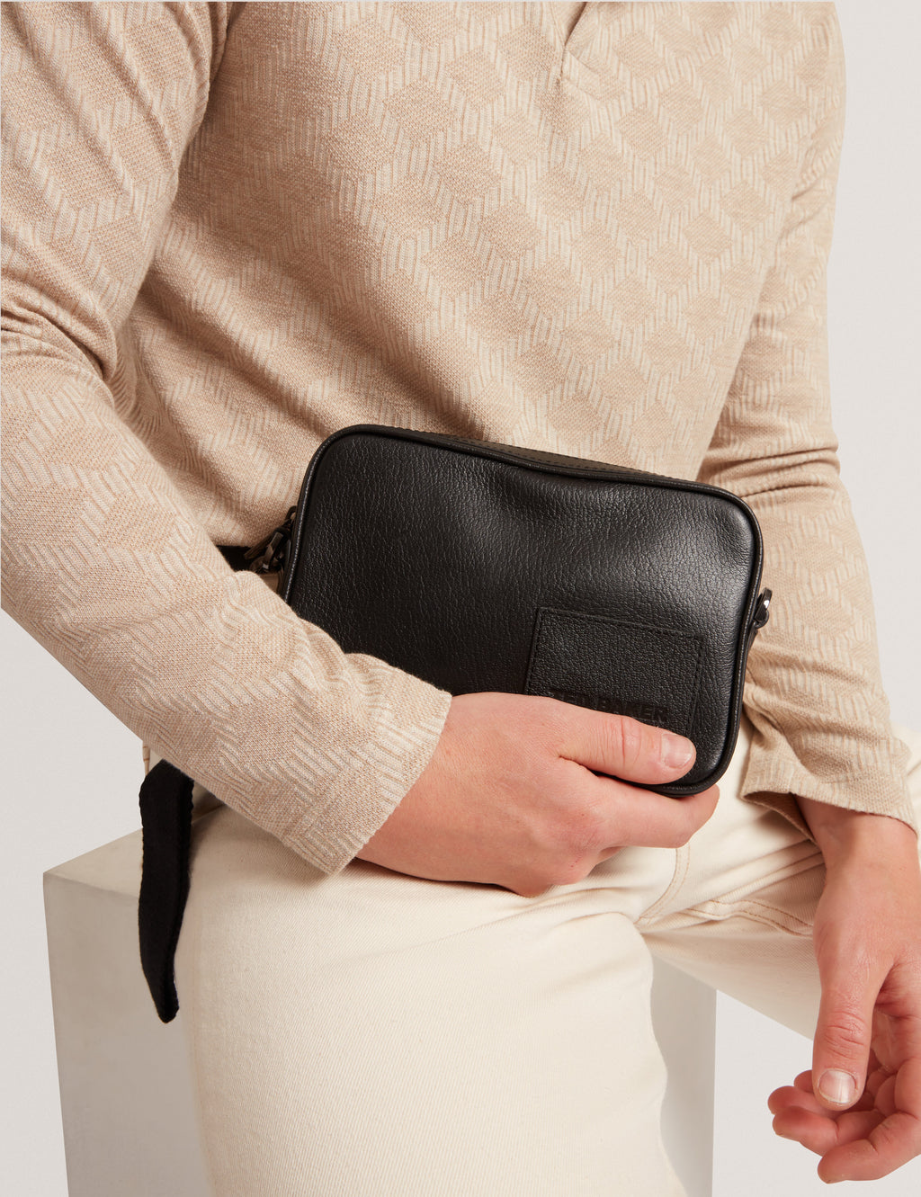 GRIFIN: Leather Crossbody Bag