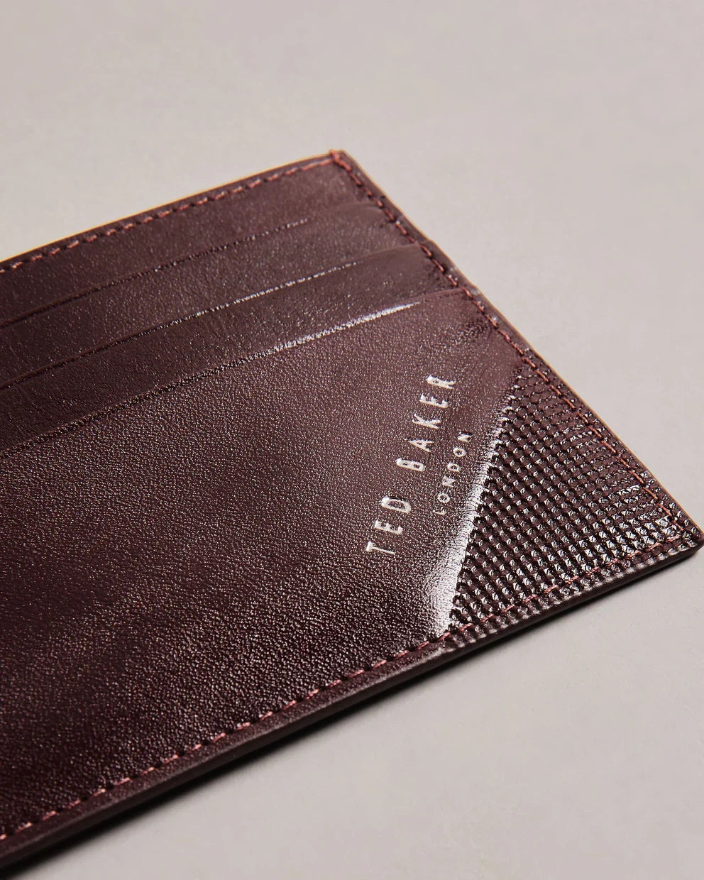 RAFFLES: Embossed Corner Leather Cardholder