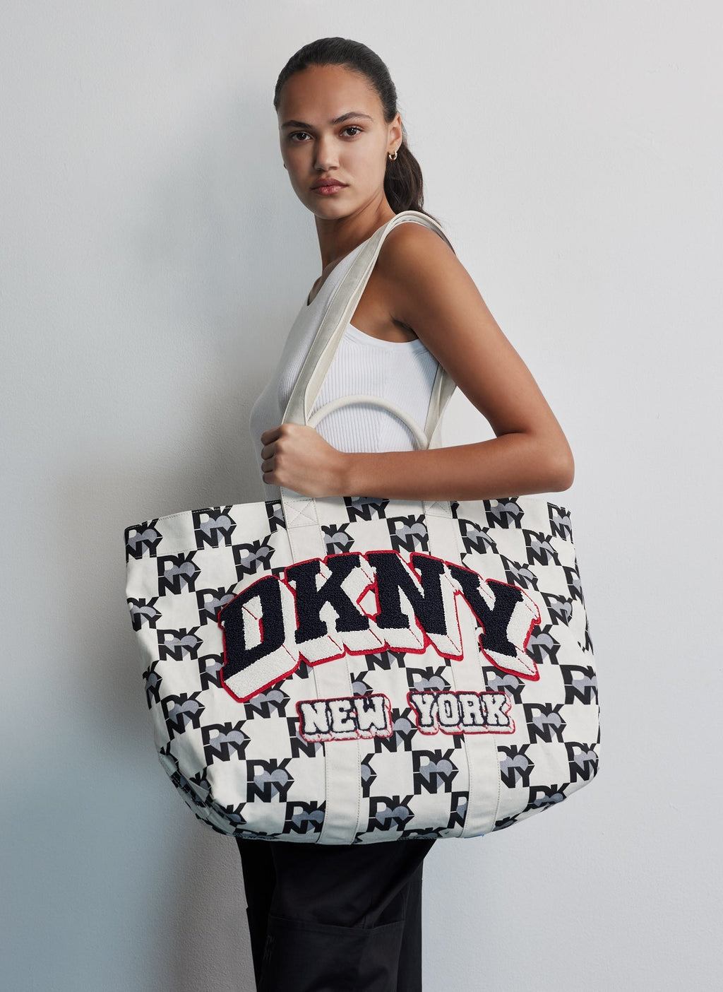 HEART OF NY LARGE TOTE - By DKNY - Invoque