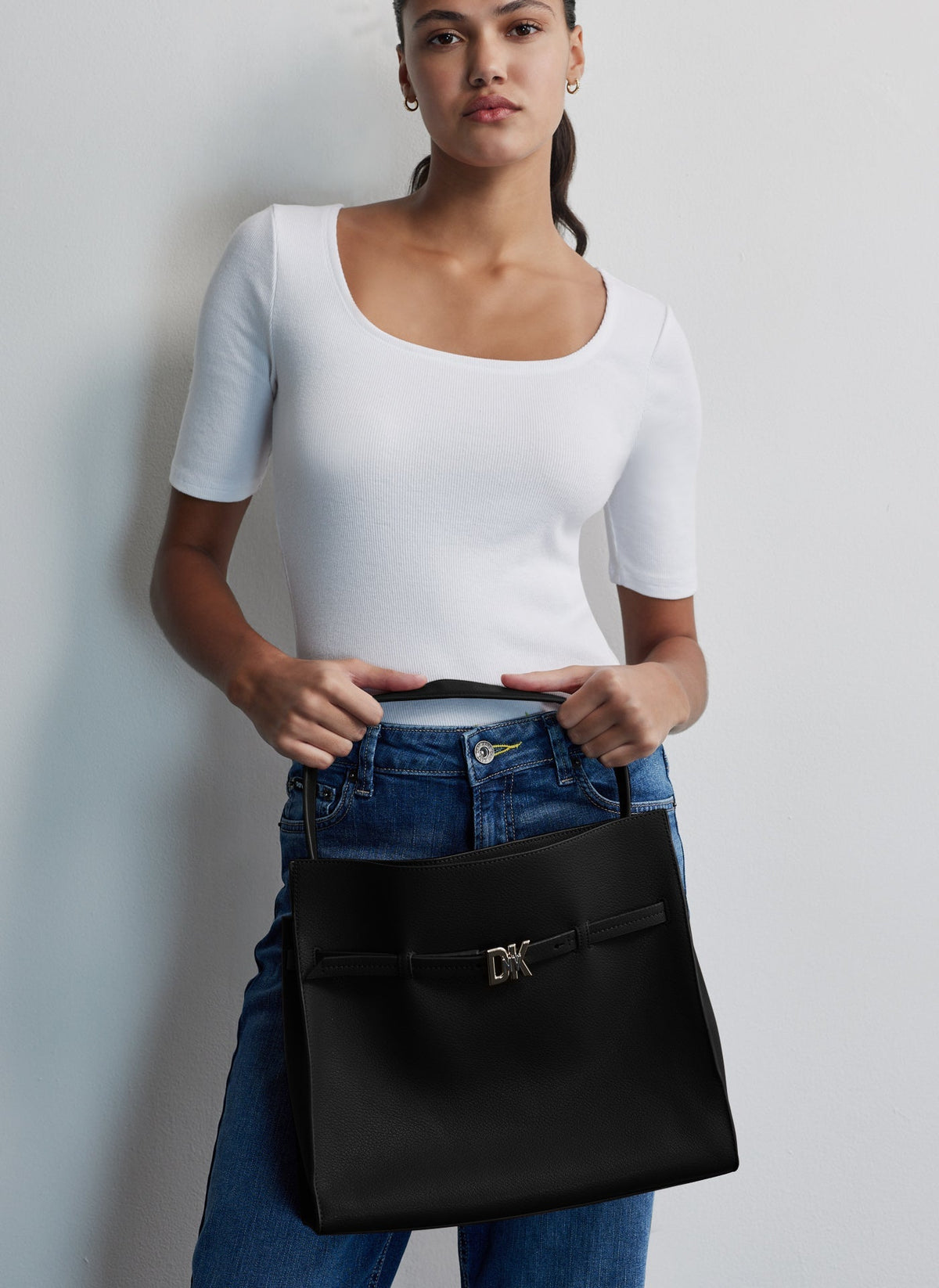 BUSHWICK MEDIUM SHOULDER BAG - By DKNY - Invoque