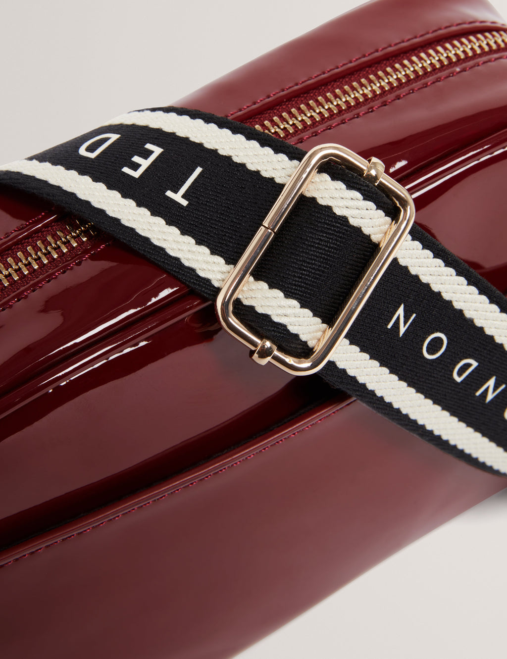 LOUEEY: Webbing Detail Camera Bag