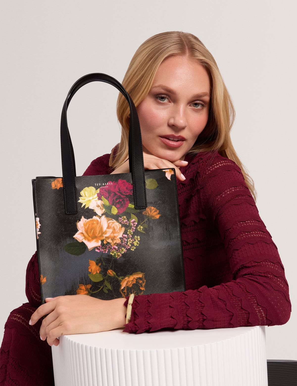 QUENCON: Floral Printed Small Icon